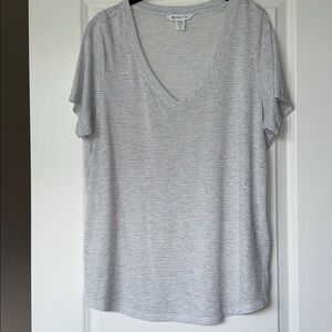 Athleta Breezy Scoop V Neck Tee Shirt XL
